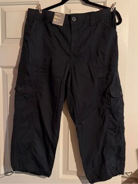 Women's Mid-Rise Cargo Capri Pants
Style & Co
Women's Mid-Rise Cargo Capri Pants